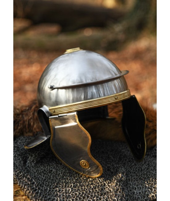 Roman helmet Imperial Italic B