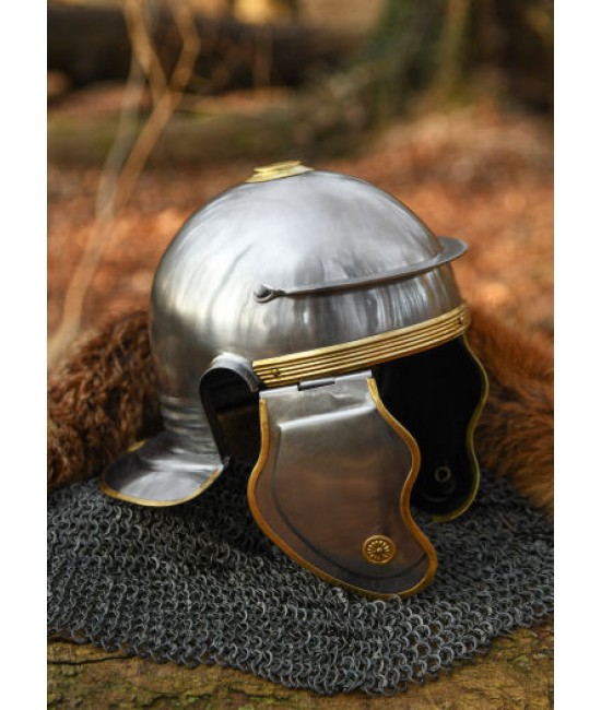 Roman helmet Imperial Italic B