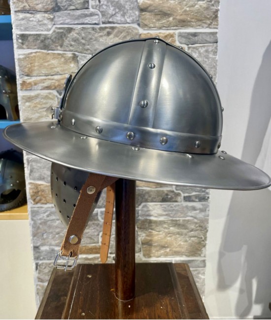Medieval kettle hat