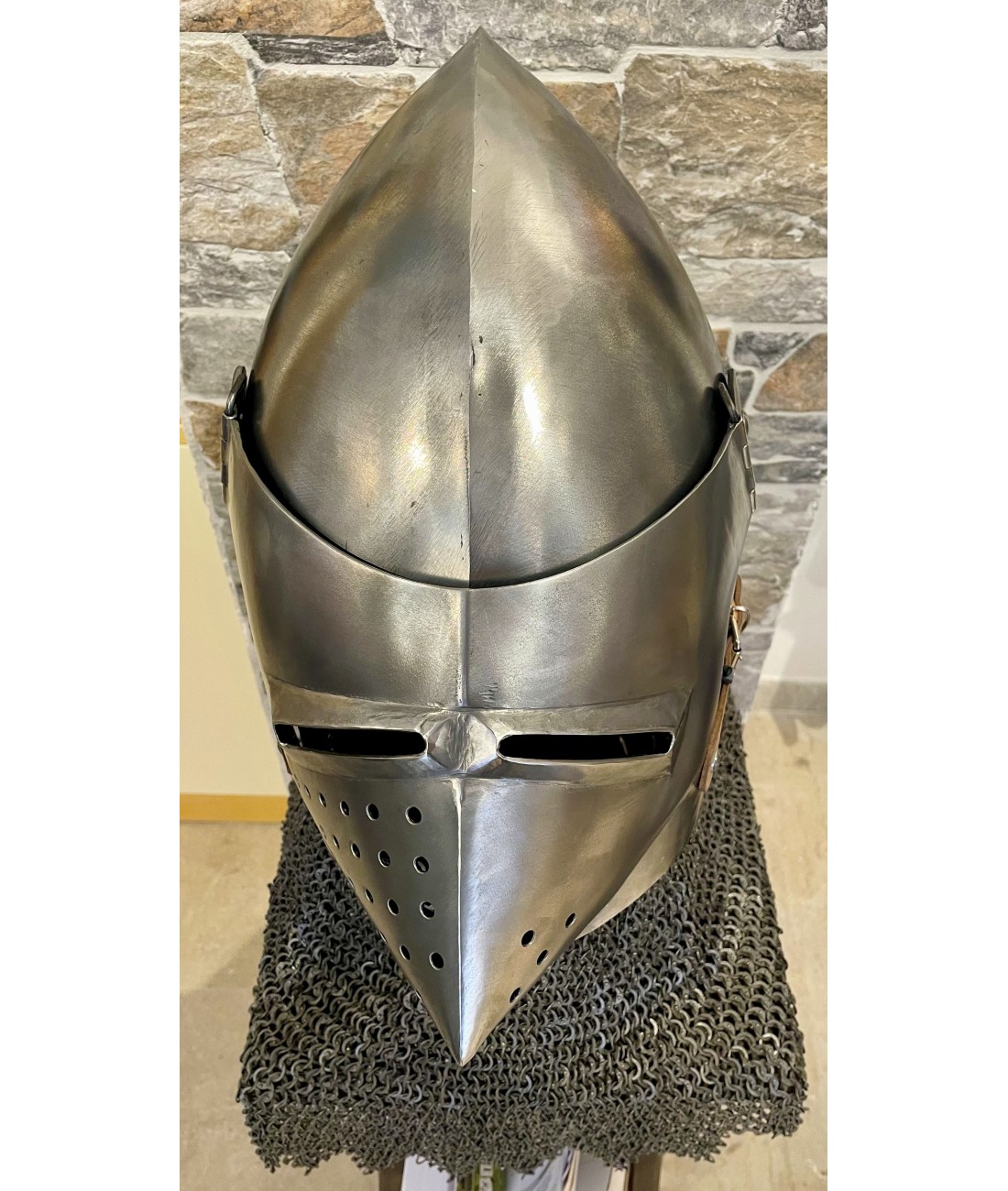 Medieval bassinet helmet with spout
