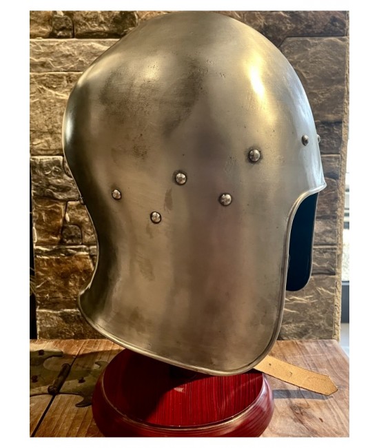 Barbute helmet