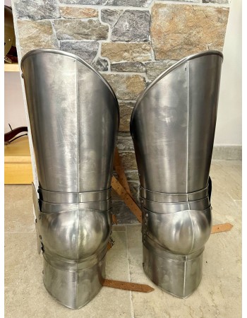Medieval Cuisses with Poleyns