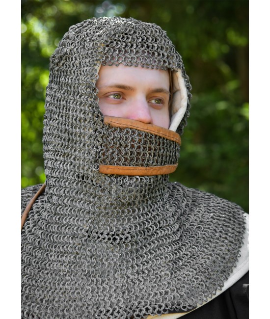 Flat riveted rings chainmail with face guard