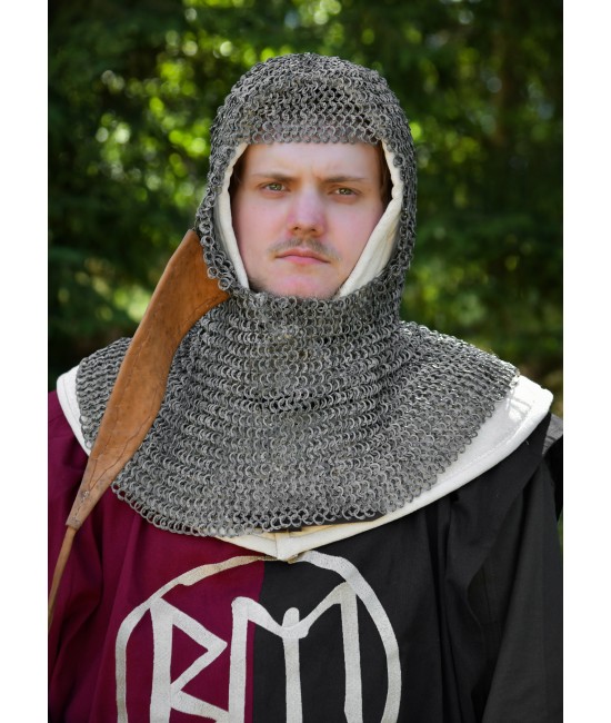 Flat riveted rings chainmail with face guard