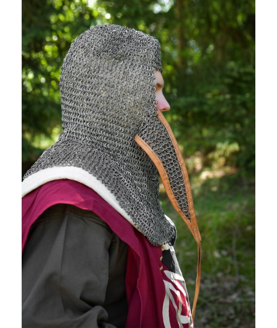 Flat riveted rings chainmail with face guard