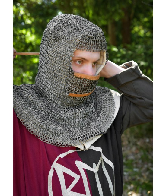 Flat riveted rings chainmail with face guard