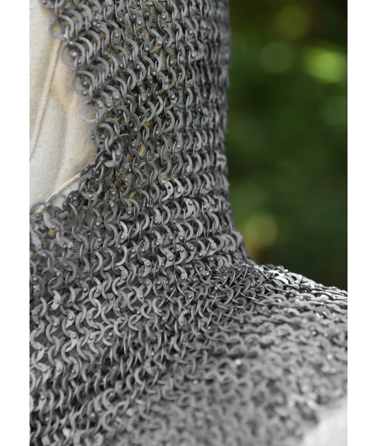 Flat riveted rings chainmail with face guard