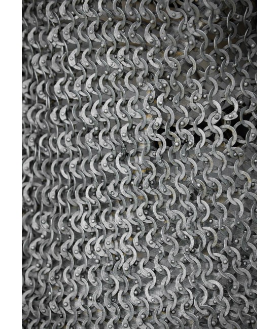 Flat riveted rings chainmail with face guard