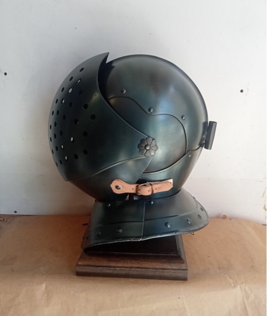 Great Bascinet Helmet - Knight's Helmet