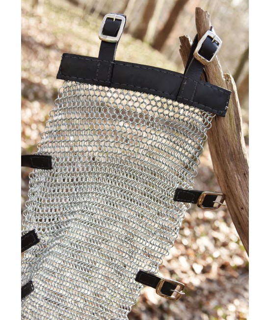 Chain mail legs chausses