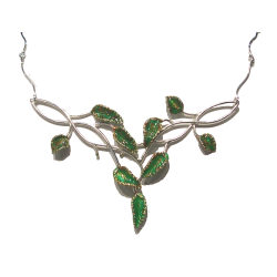 Choker chain with small leaves